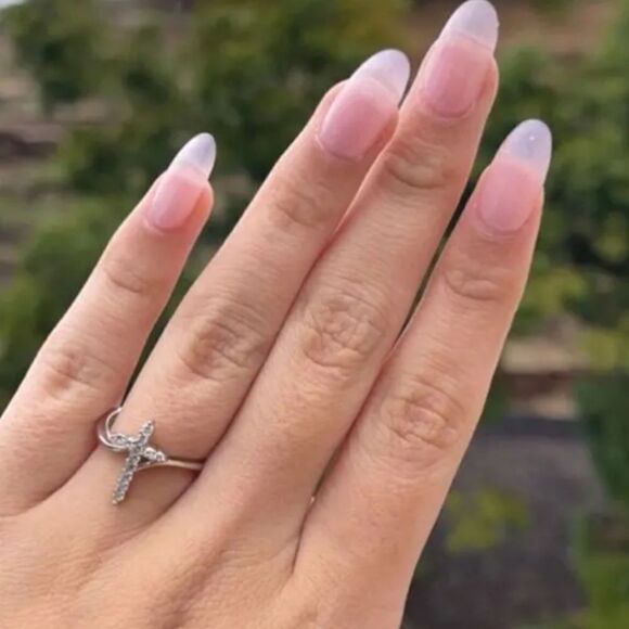 925 Sterling Silver Sparkling diamond Cross Design ring sz 7 - Picture 3 of 6